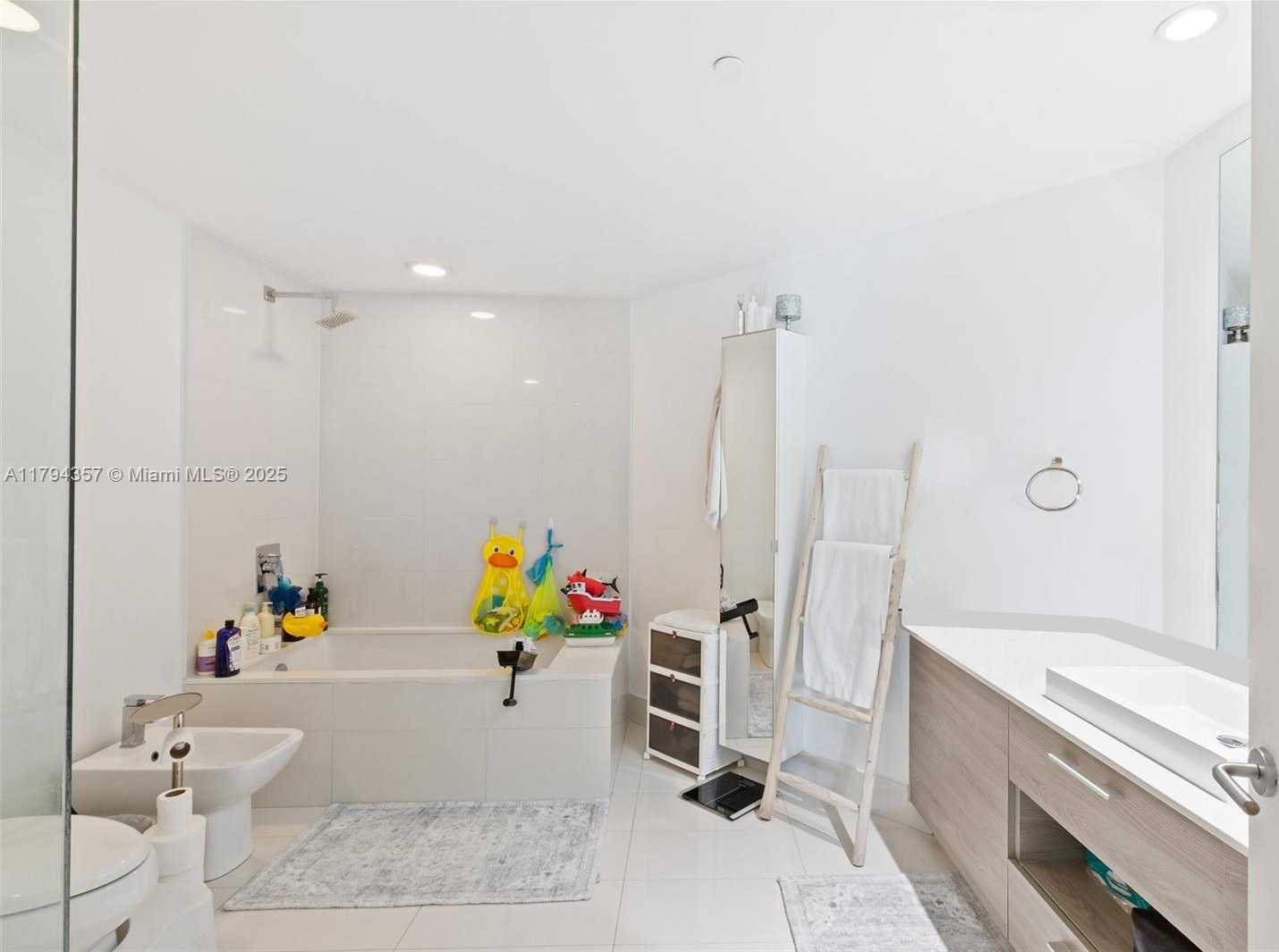 Small Image of 1300 SOUTH MIAMI AVE #3901, Miami Number 21