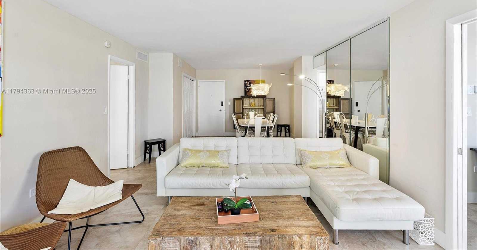 Small Image of 5555 COLLINS AVE #4B, Miami Beach Number 10