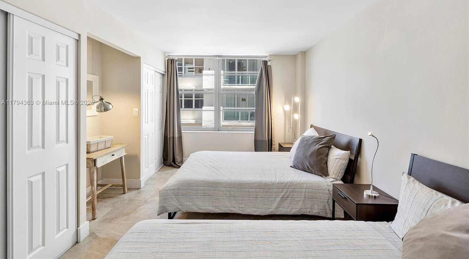 Small Image of 5555 COLLINS AVE #4B, Miami Beach Number 19
