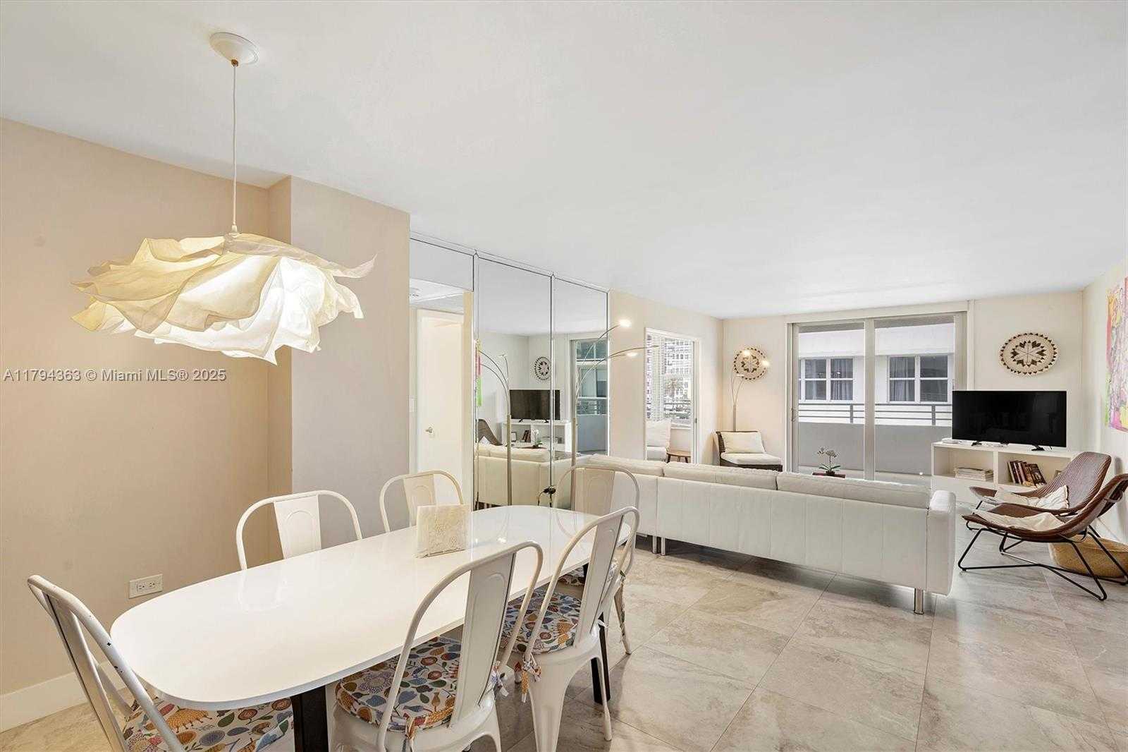 Small Image of 5555 COLLINS AVE #4B, Miami Beach Number 2