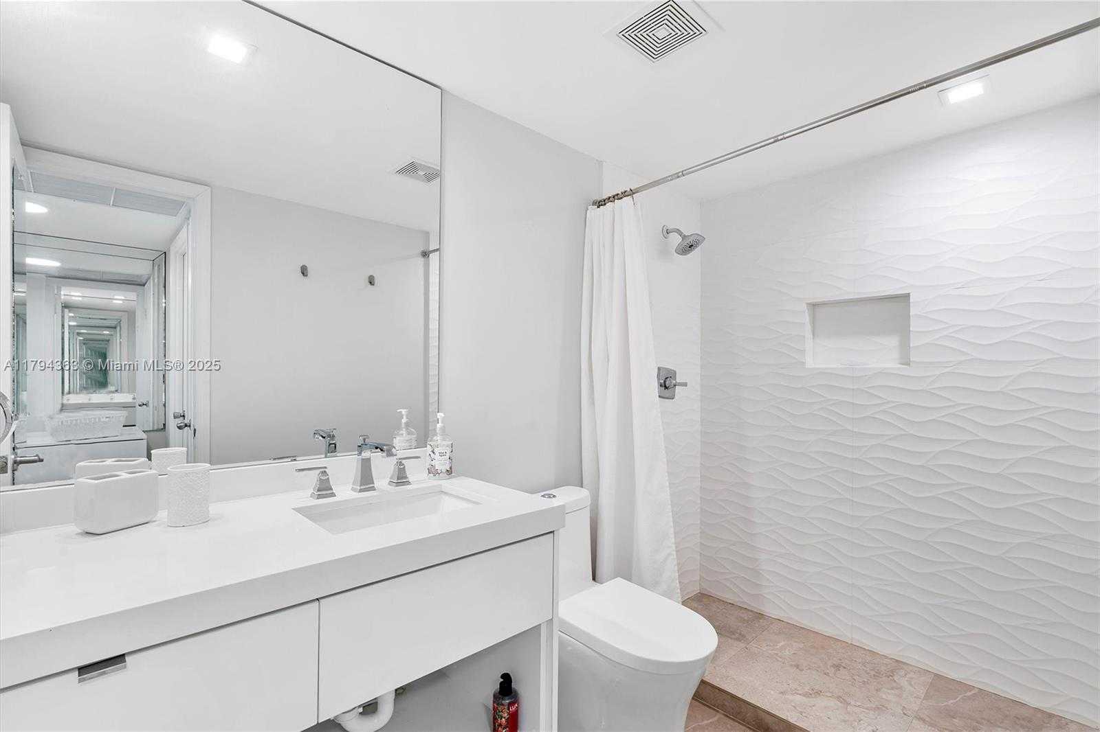Small Image of 5555 COLLINS AVE #4B, Miami Beach Number 22