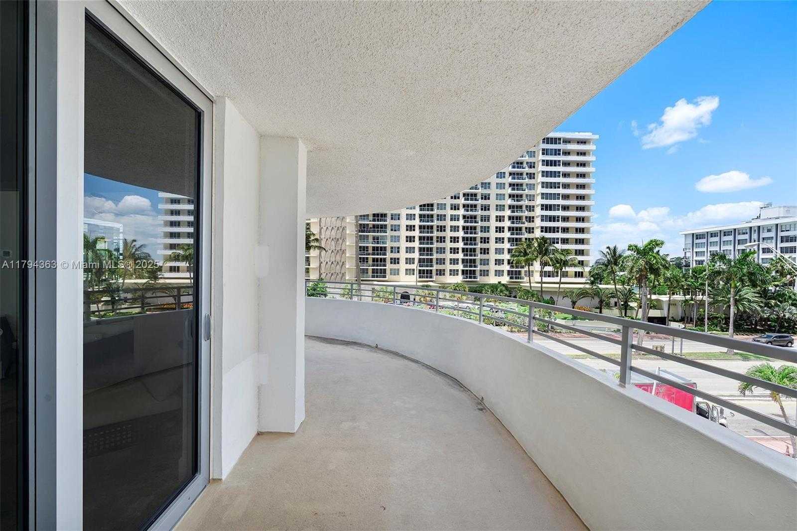 Small Image of 5555 COLLINS AVE #4B, Miami Beach Number 23