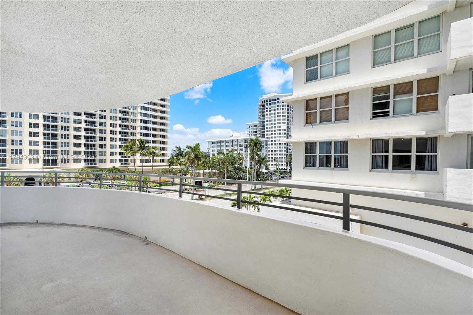 Small Image of 5555 COLLINS AVE #4B, Miami Beach Number 24