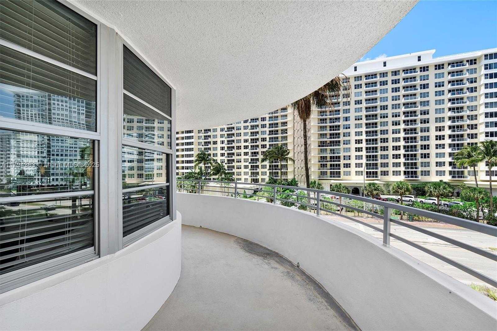 Small Image of 5555 COLLINS AVE #4B, Miami Beach Number 25