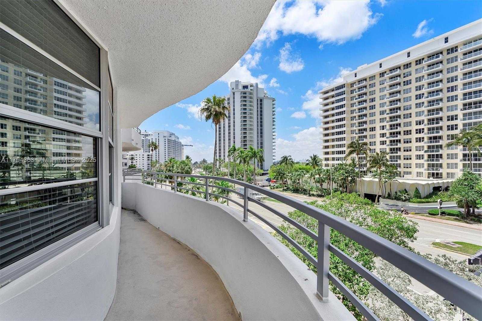 Small Image of 5555 COLLINS AVE #4B, Miami Beach Number 26