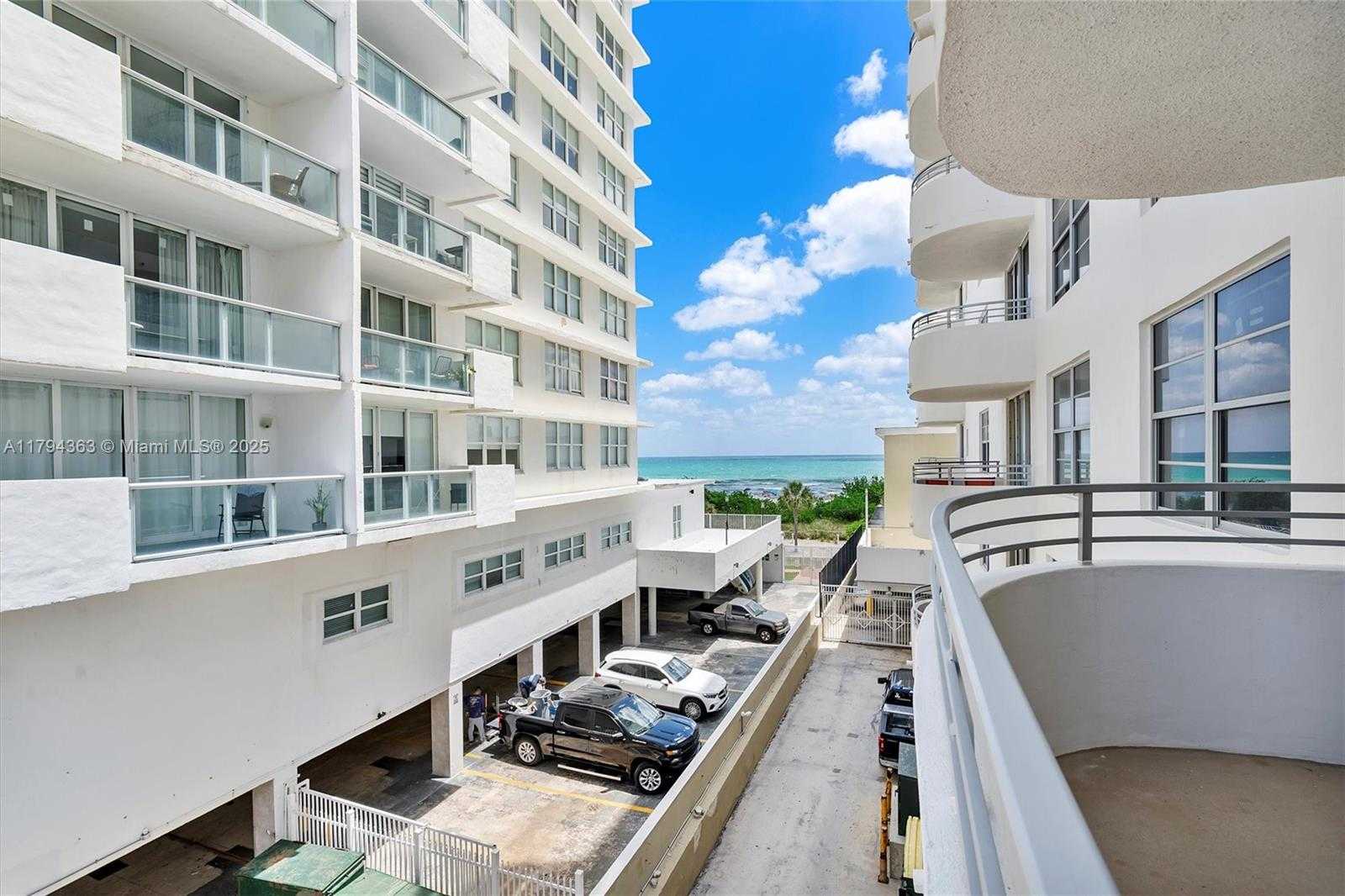 Small Image of 5555 COLLINS AVE #4B, Miami Beach Number 31
