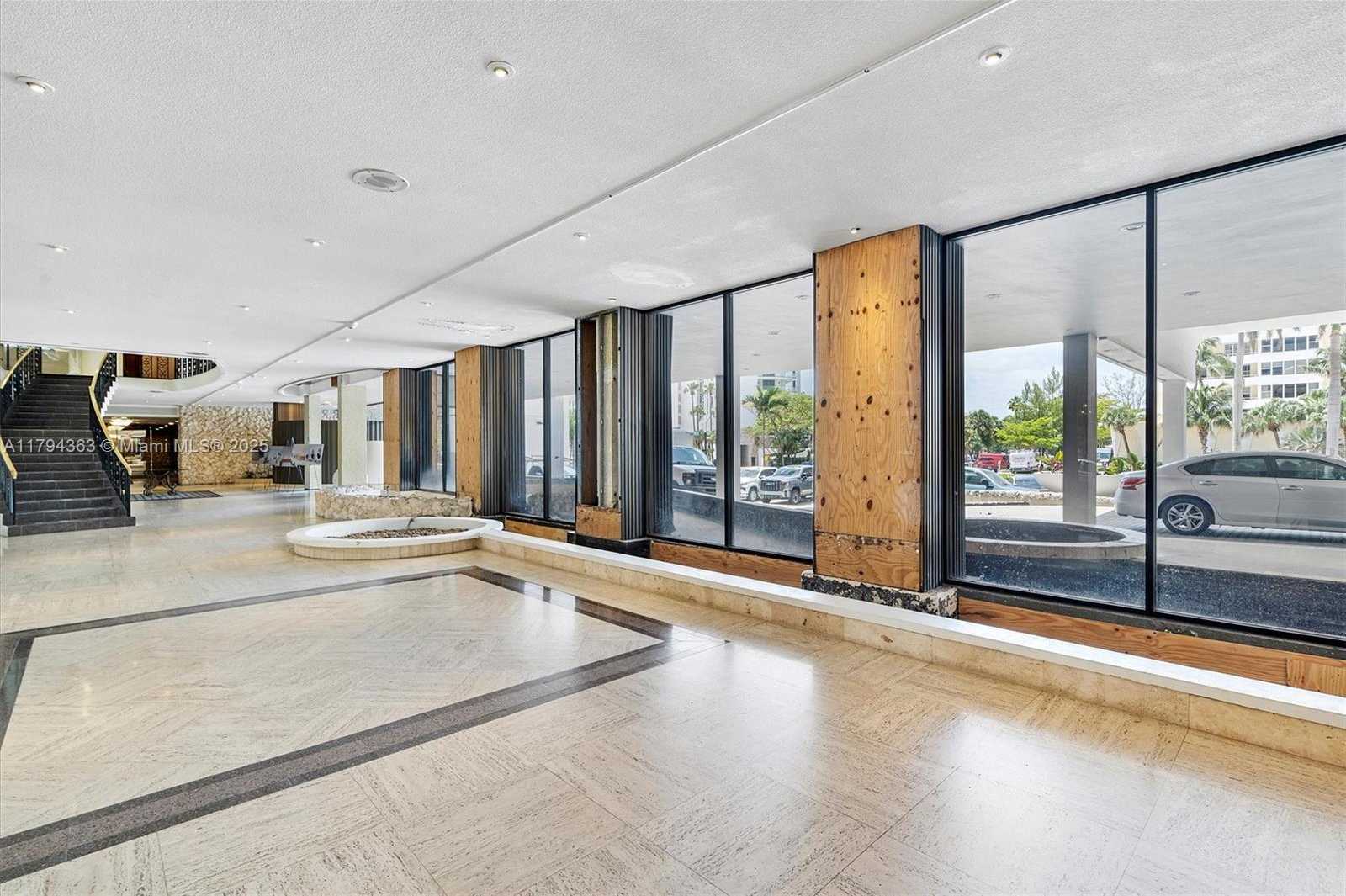 Small Image of 5555 COLLINS AVE #4B, Miami Beach Number 39