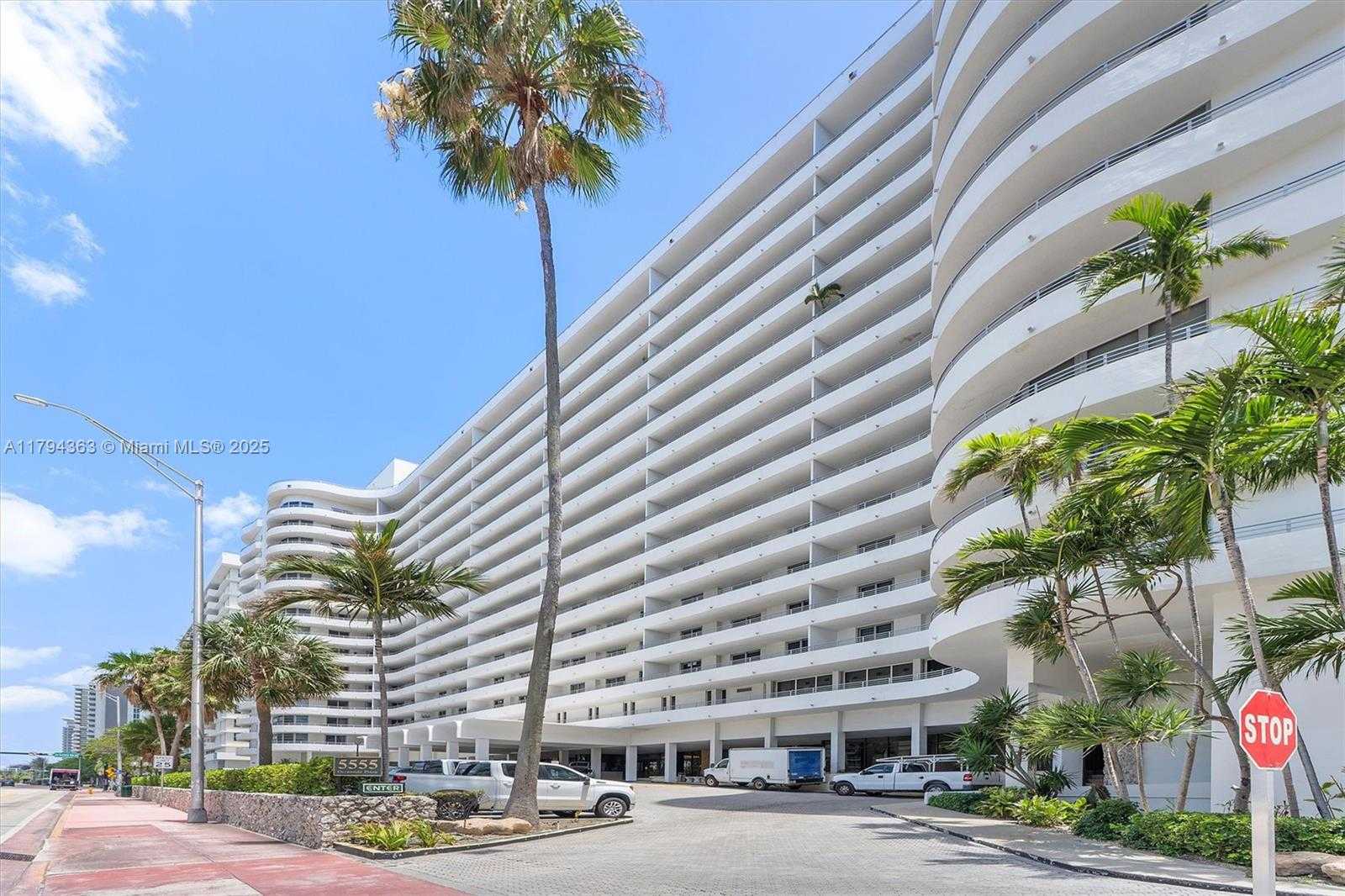 Small Image of 5555 COLLINS AVE #4B, Miami Beach Number 40