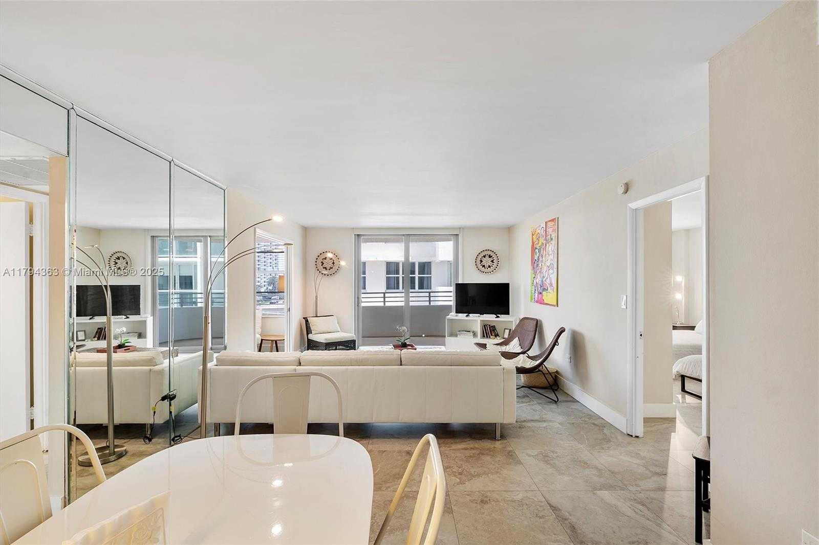 Small Image of 5555 COLLINS AVE #4B, Miami Beach Number 6