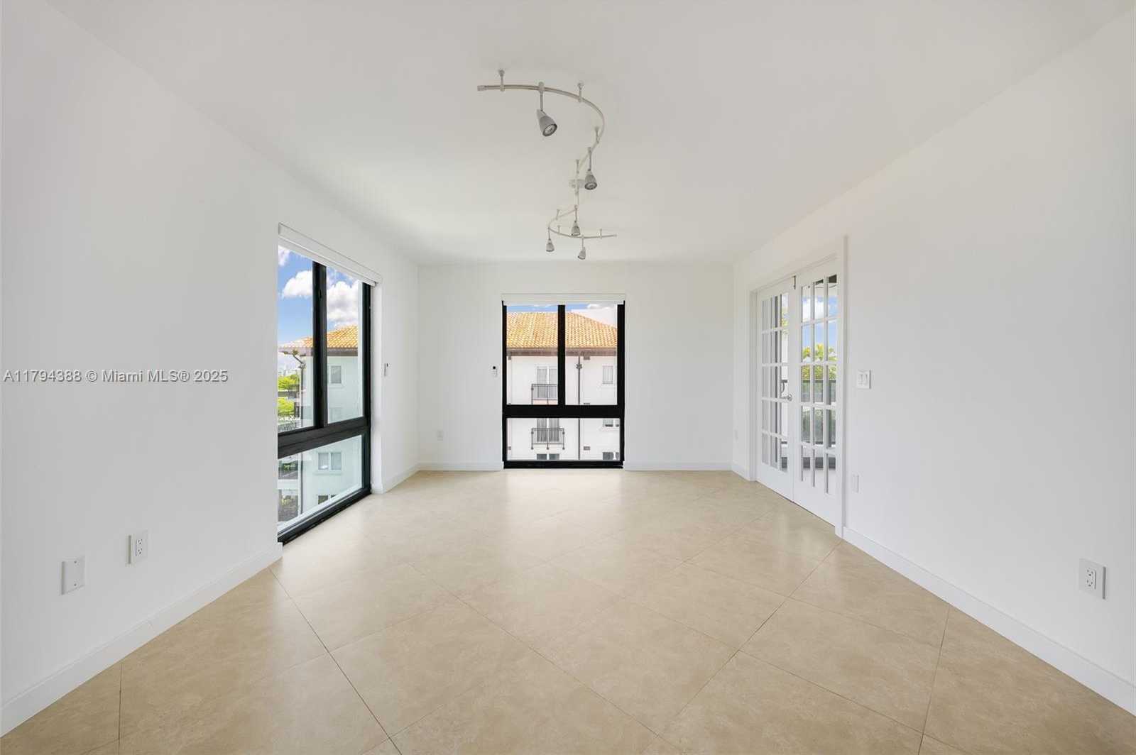 Small Image of 1600 SOUTH BAYSHORE LN #8D, Coconut Grove Number 13