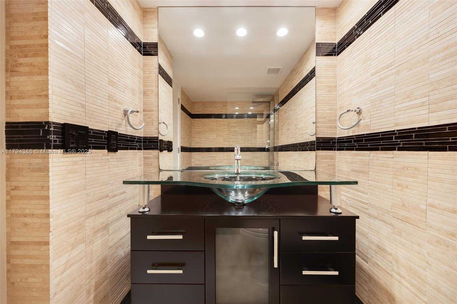 Small Image of 1600 SOUTH BAYSHORE LN #8D, Coconut Grove Number 14