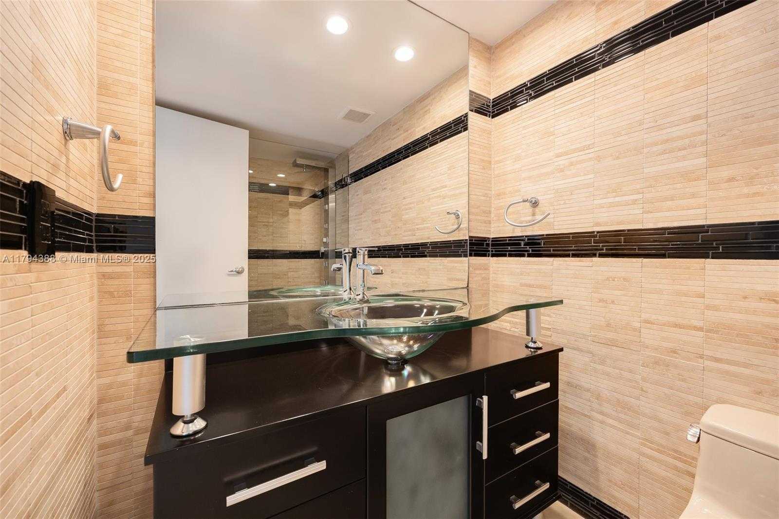 Small Image of 1600 SOUTH BAYSHORE LN #8D, Coconut Grove Number 15