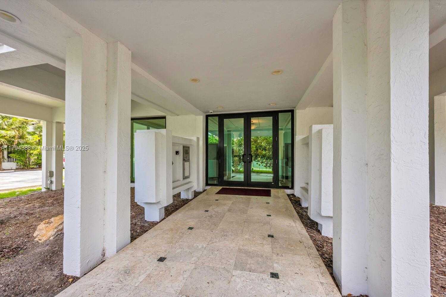 Small Image of 1600 SOUTH BAYSHORE LN #8D, Coconut Grove Number 33