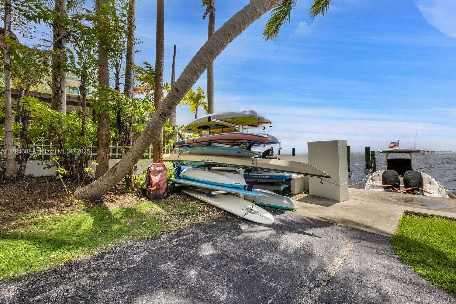 Small Image of 1600 SOUTH BAYSHORE LN #8D, Coconut Grove Number 39