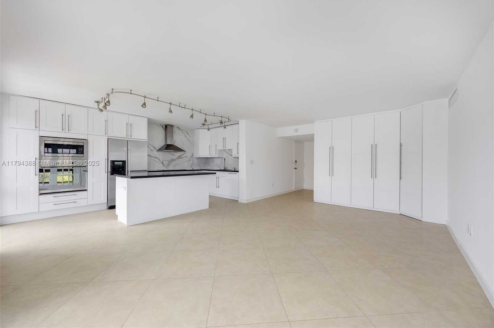 Small Image of 1600 SOUTH BAYSHORE LN #8D, Coconut Grove Number 5
