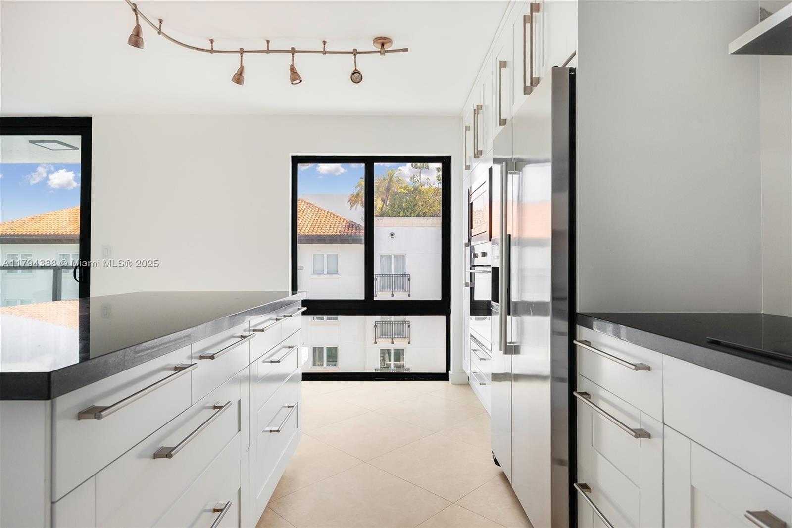 Small Image of 1600 SOUTH BAYSHORE LN #8D, Coconut Grove Number 7