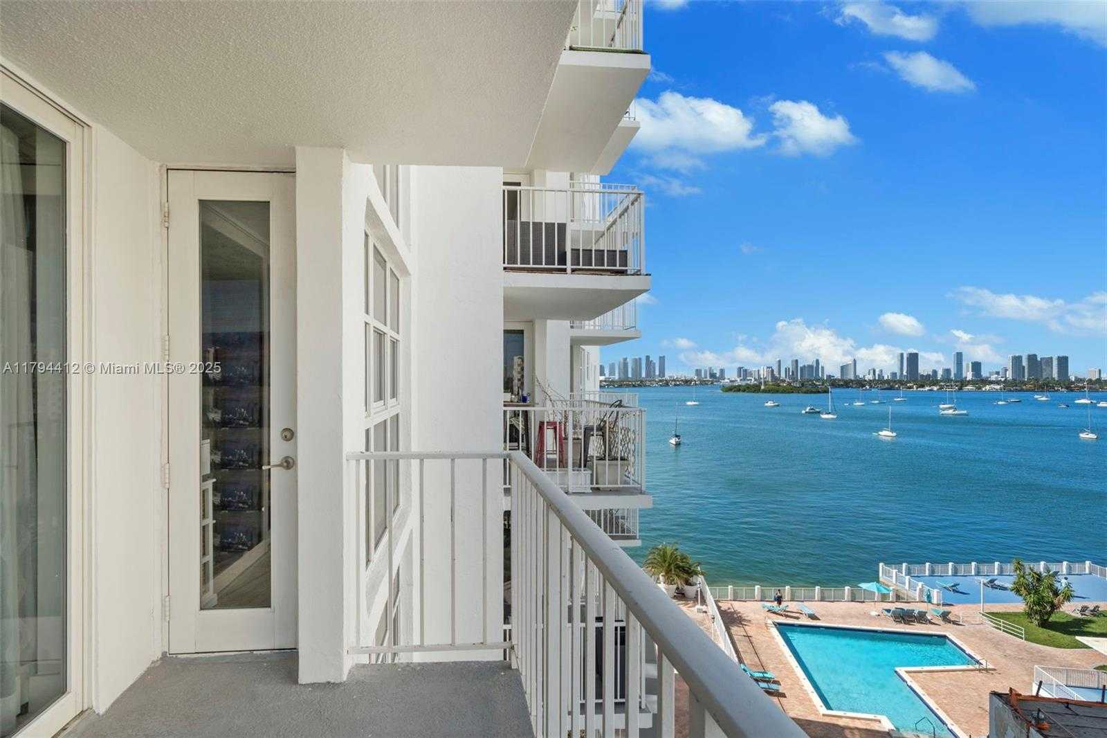 Small Image of 1228 WEST AVE #605, Miami Beach Number 11