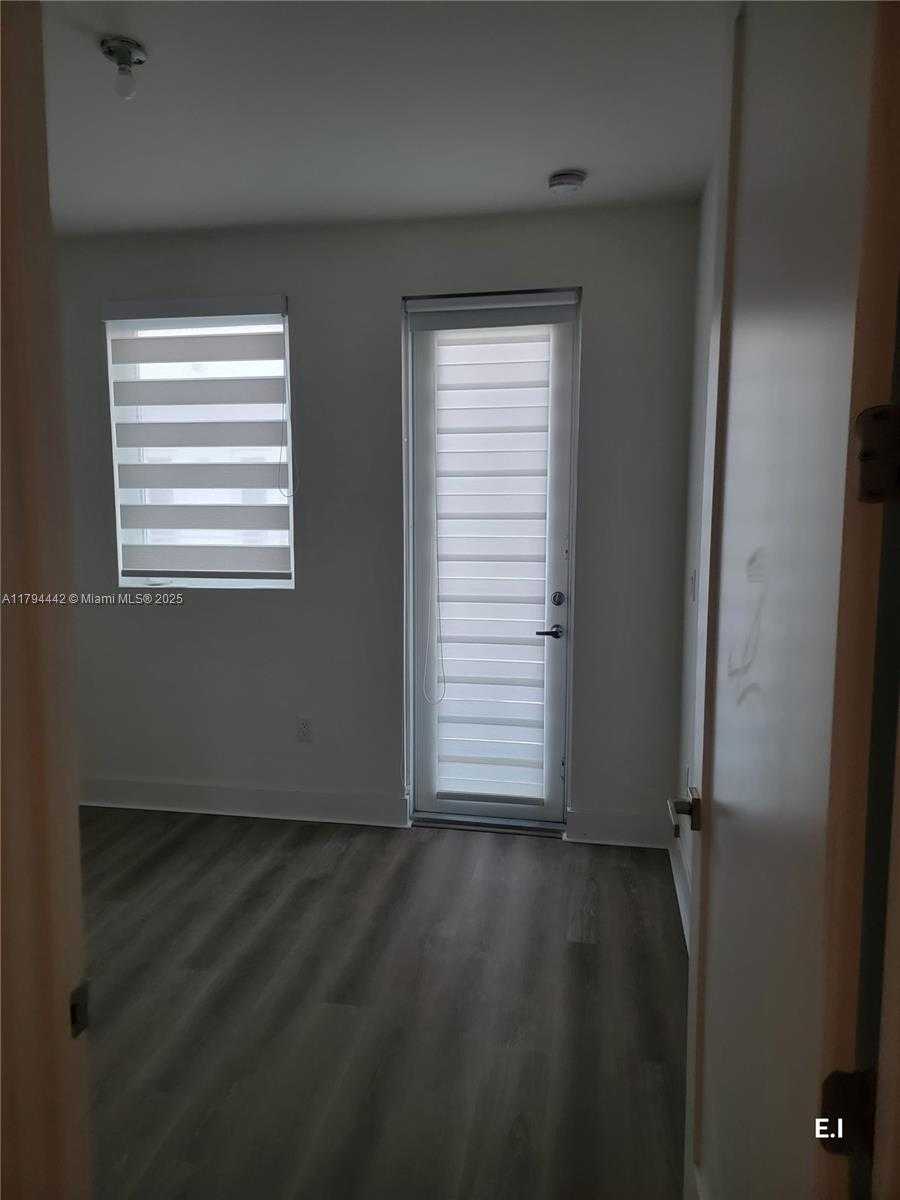 Small Image of 9133 NORTH WEST 33RD ST, Doral Number 12