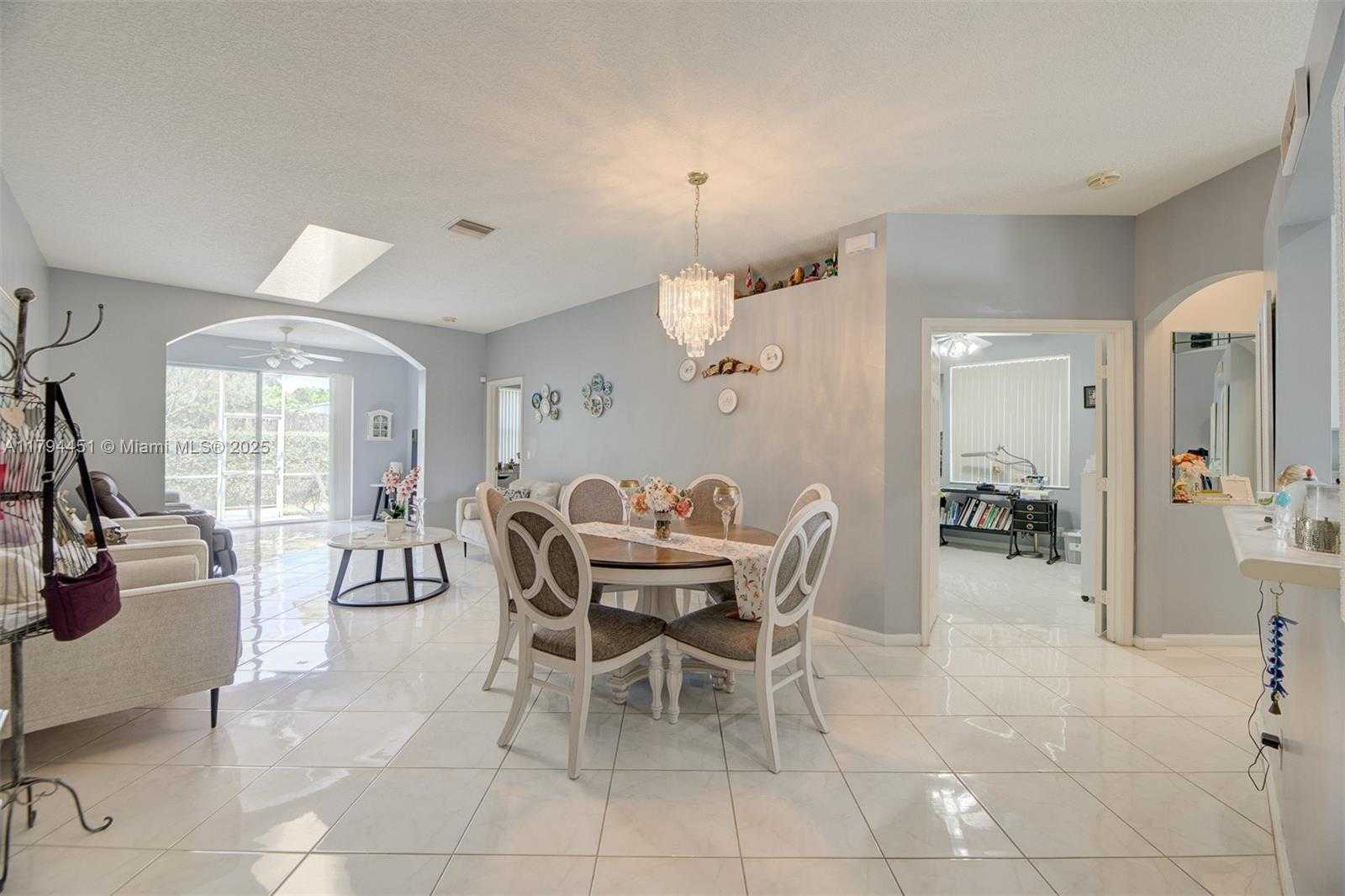 Small Image of 9591 NORTH CRESCENT VIEW DR N #9591, Boynton Beach Number 6