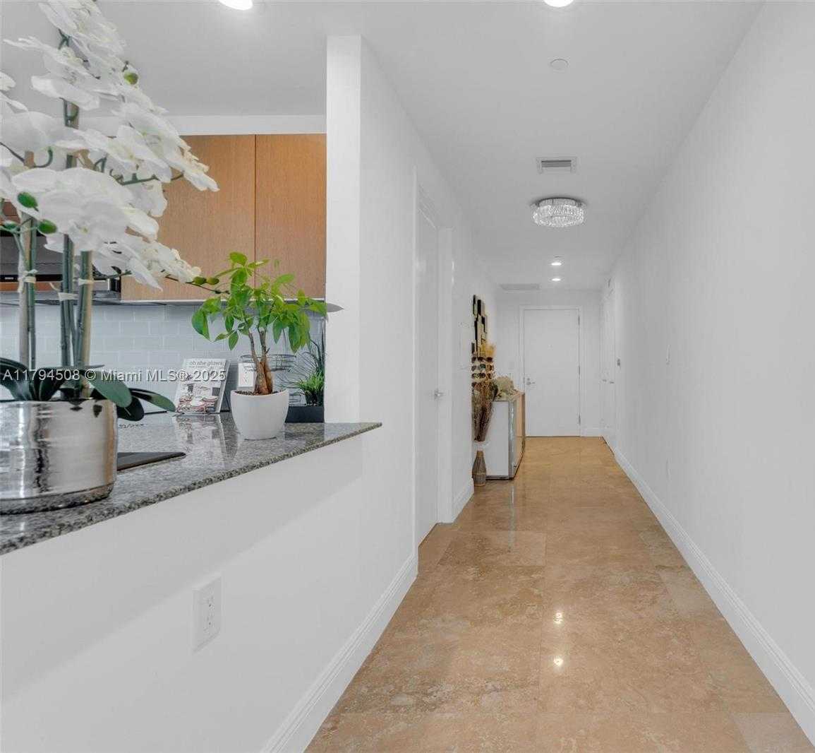 Small Image of 1050 Brickell Ave, Miami, FL 33131, USA Number 11