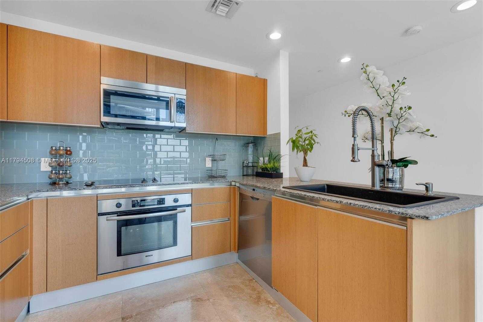 Small Image of 1050 Brickell Ave, Miami, FL 33131, USA Number 13