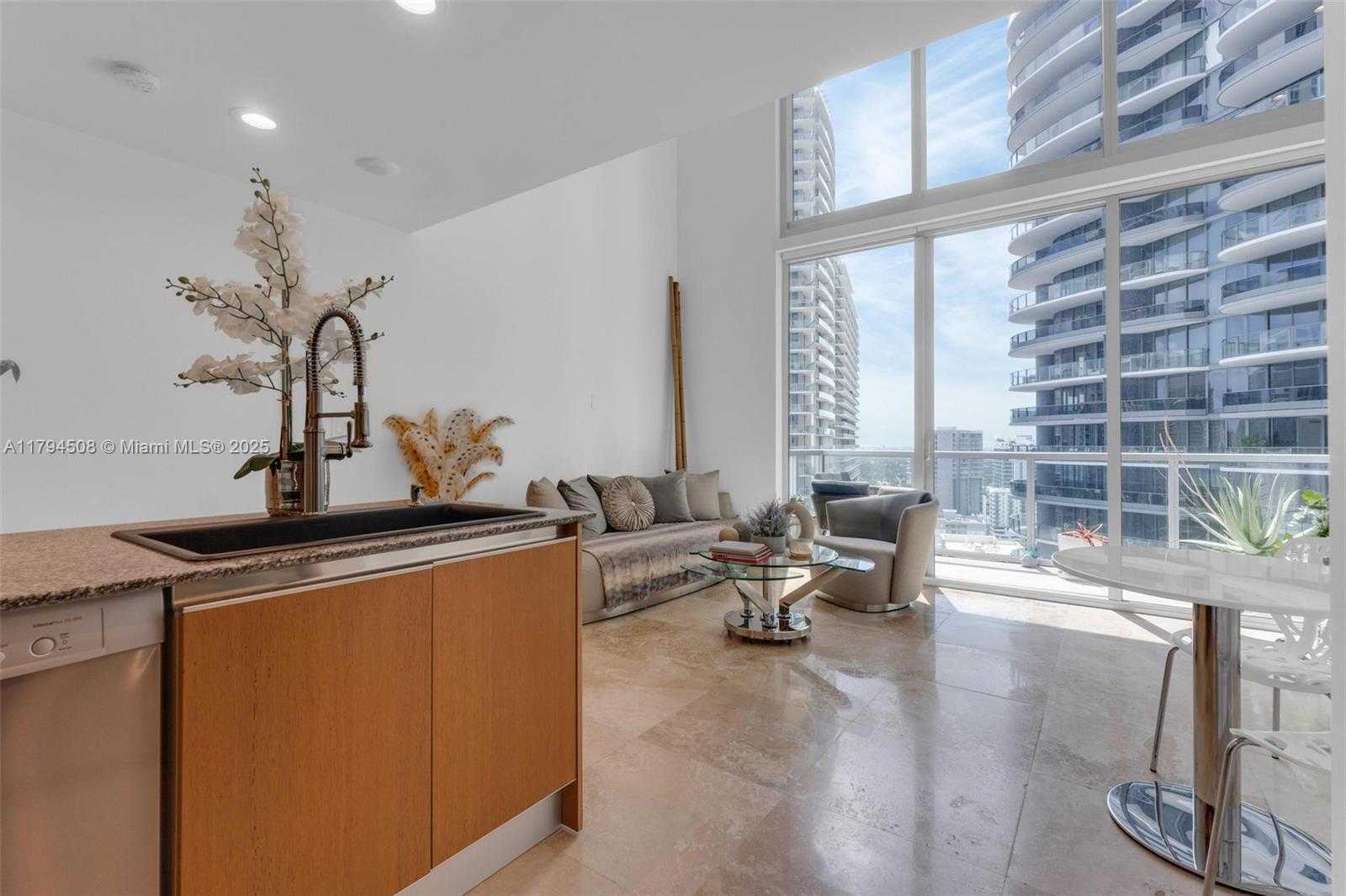 Small Image of 1050 Brickell Ave, Miami, FL 33131, USA Number 14