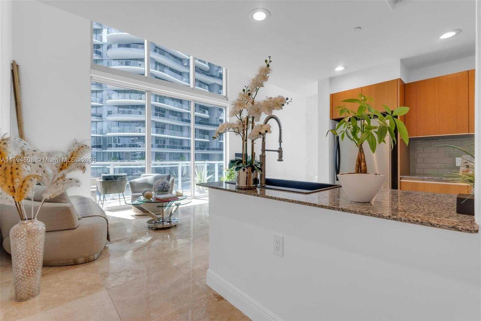 Small Image of 1050 Brickell Ave, Miami, FL 33131, USA Number 17