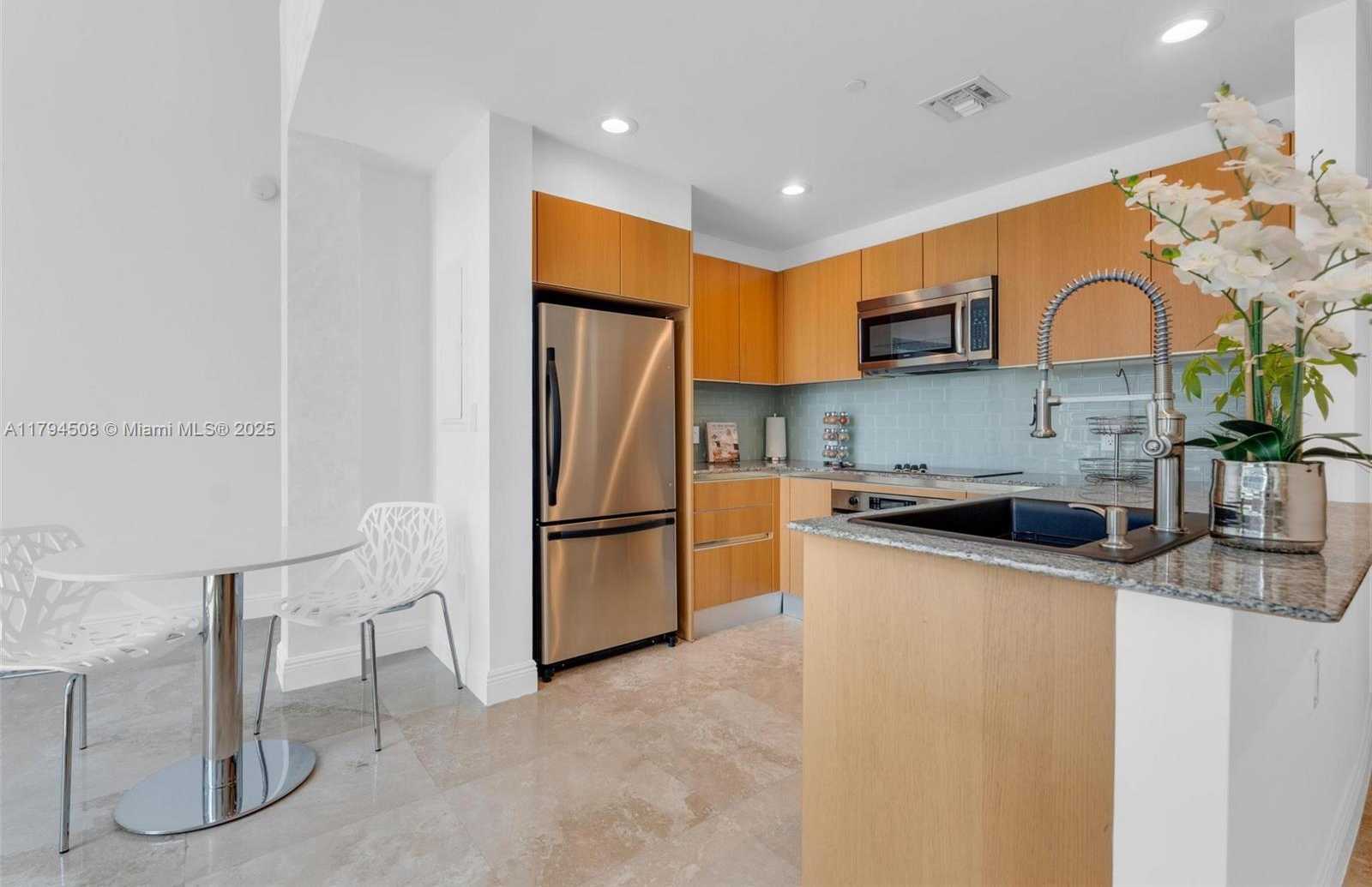 Small Image of 1050 Brickell Ave, Miami, FL 33131, USA Number 18