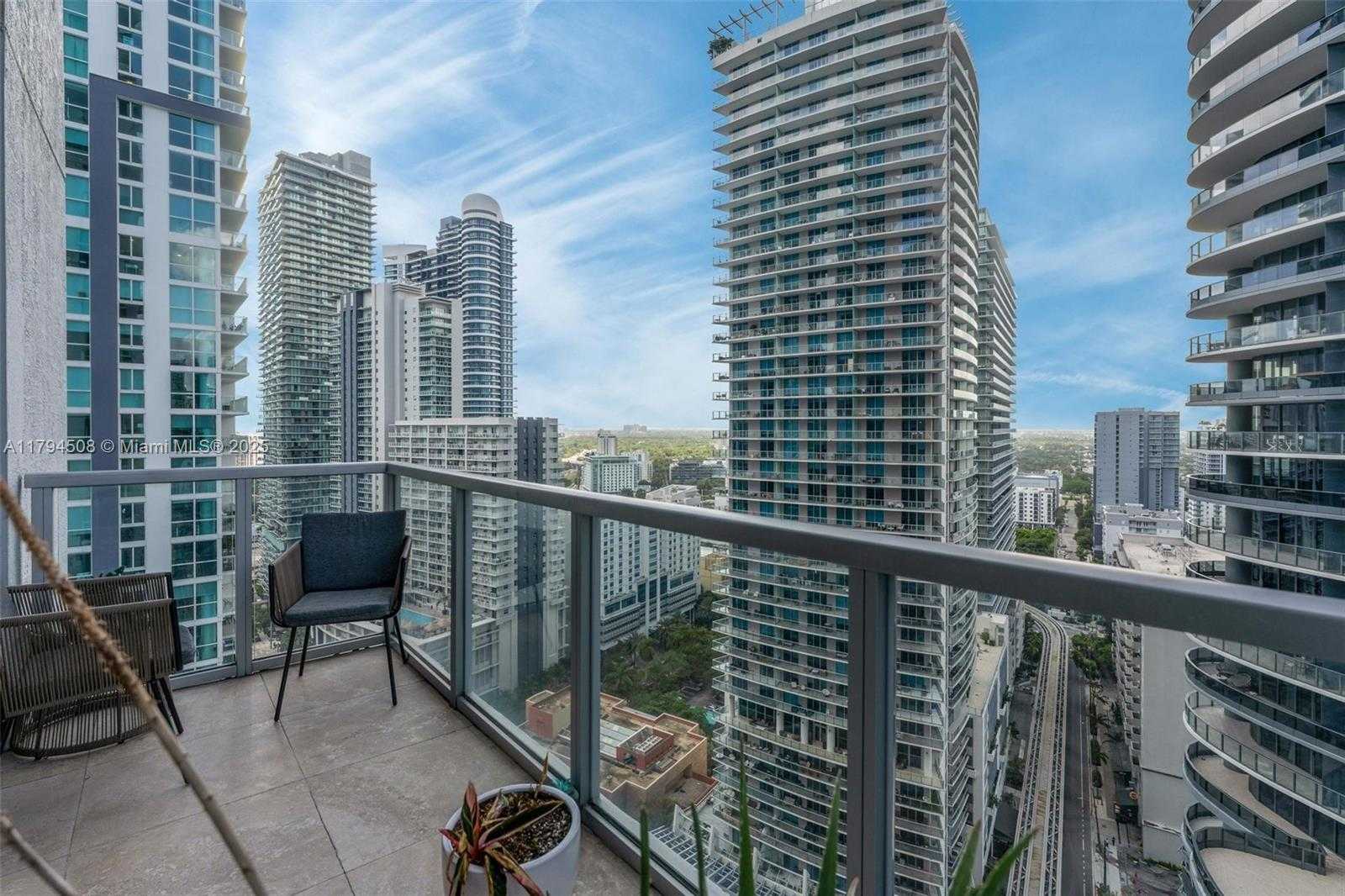 Small Image of 1050 Brickell Ave, Miami, FL 33131, USA Number 31