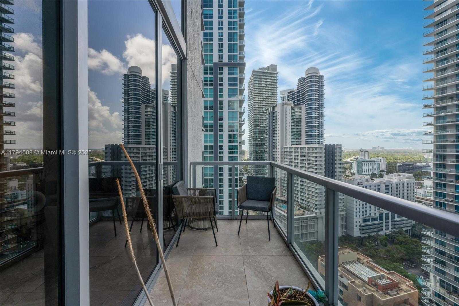 Small Image of 1050 Brickell Ave, Miami, FL 33131, USA Number 32
