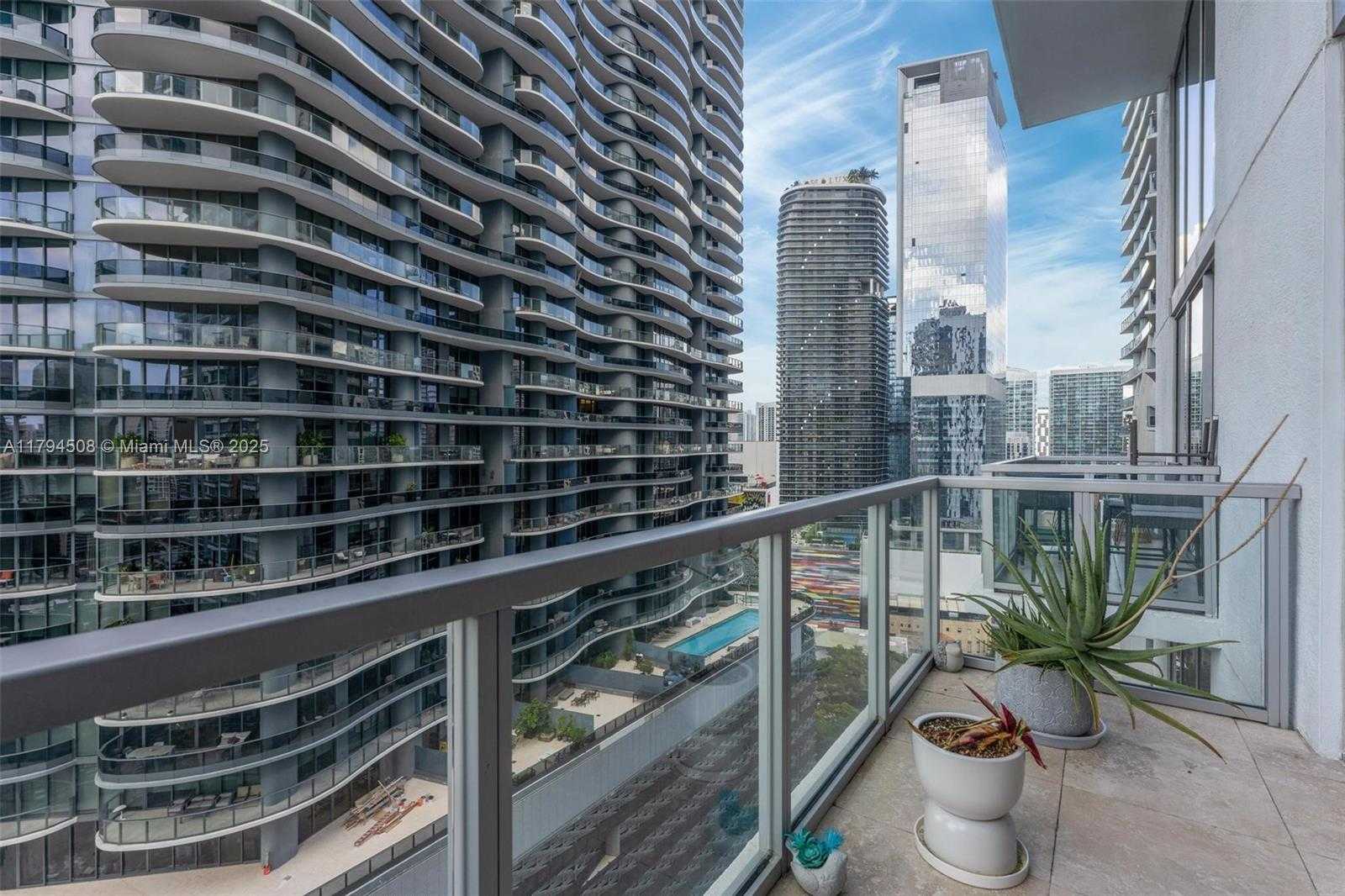 Small Image of 1050 Brickell Ave, Miami, FL 33131, USA Number 34