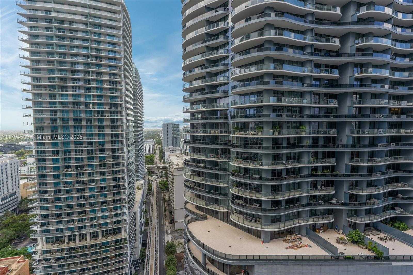 Small Image of 1050 Brickell Ave, Miami, FL 33131, USA Number 37