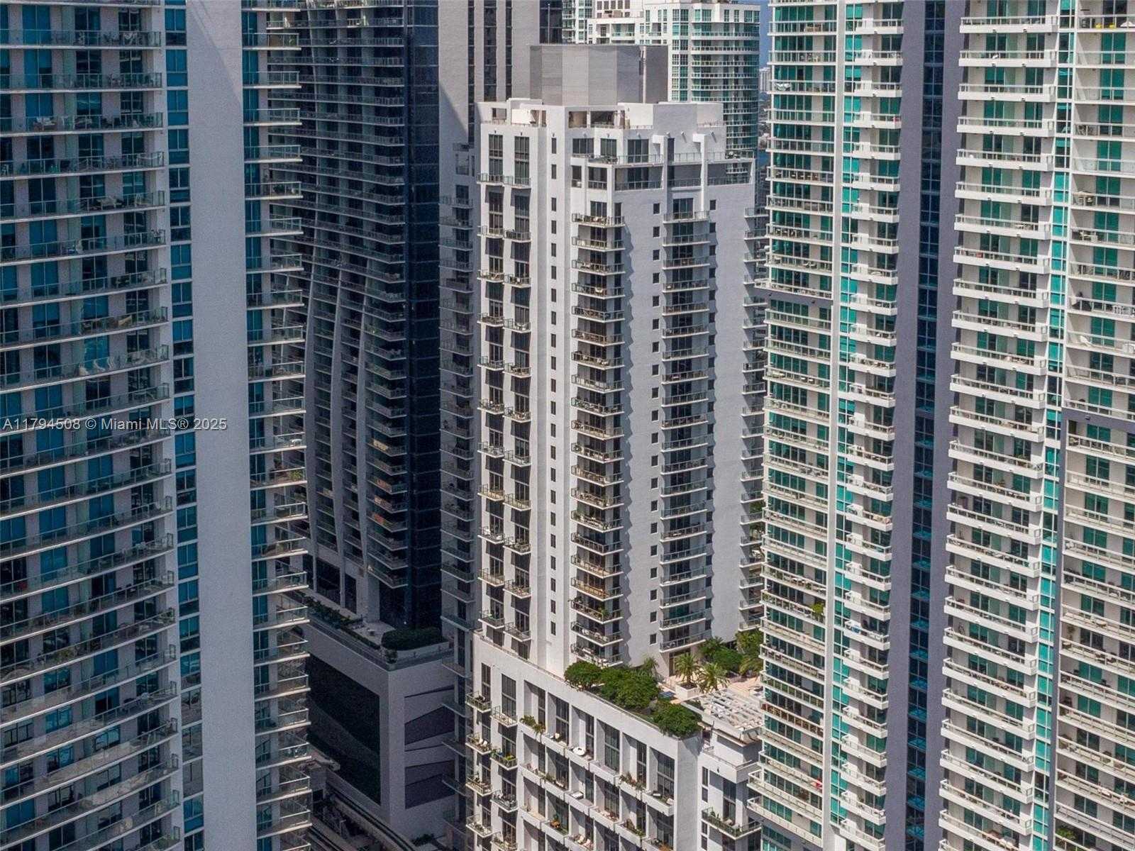 Small Image of 1050 Brickell Ave, Miami, FL 33131, USA Number 39