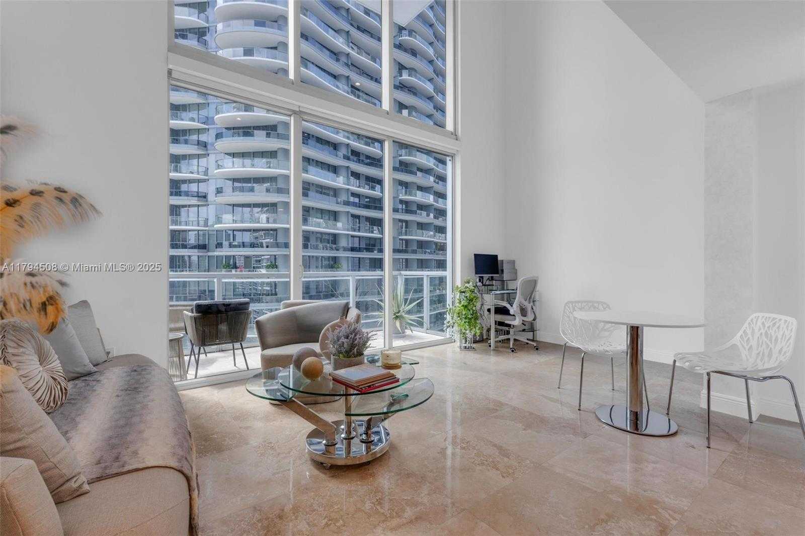 Small Image of 1050 Brickell Ave, Miami, FL 33131, USA Number 4