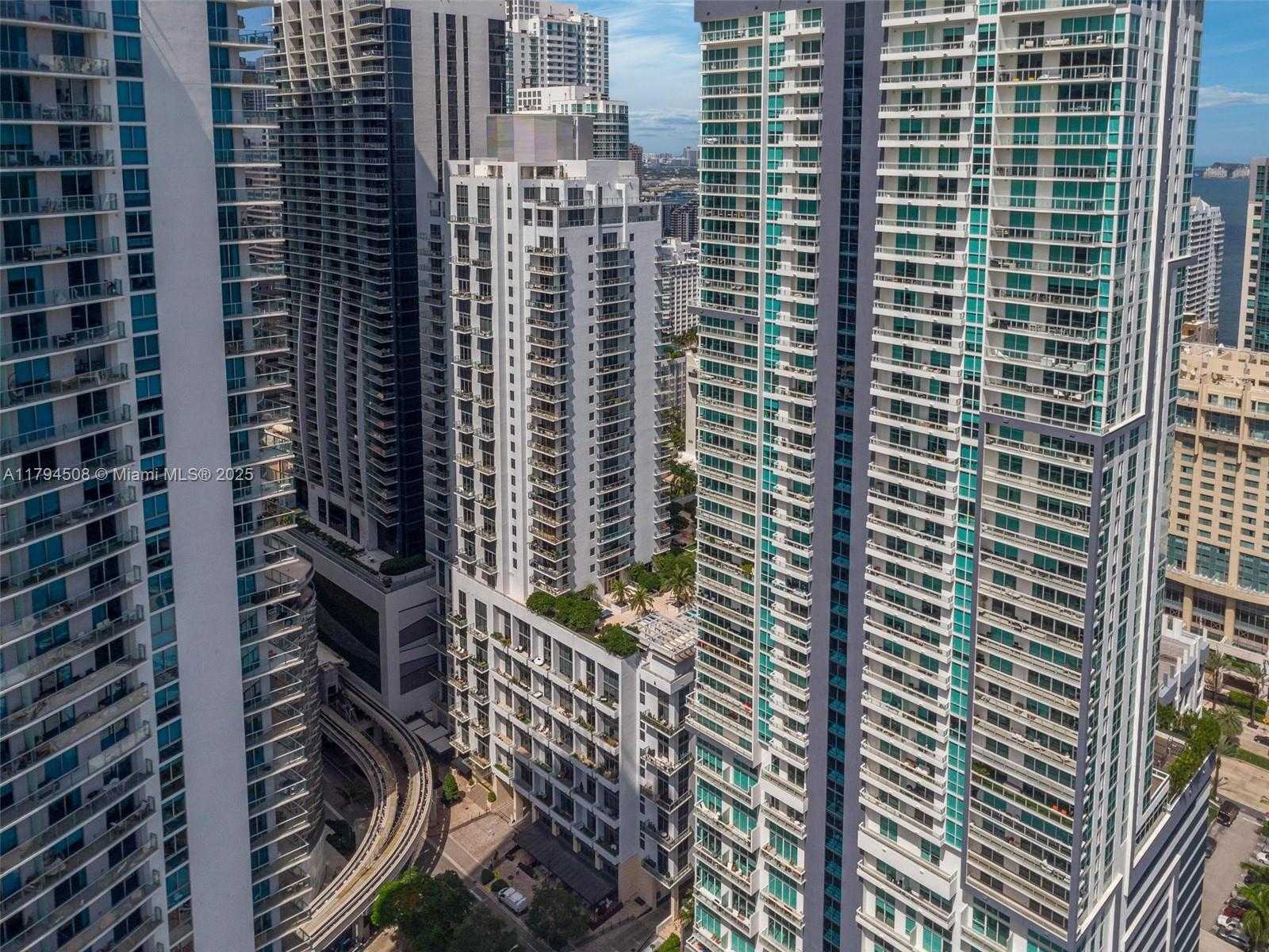 Small Image of 1050 Brickell Ave, Miami, FL 33131, USA Number 40