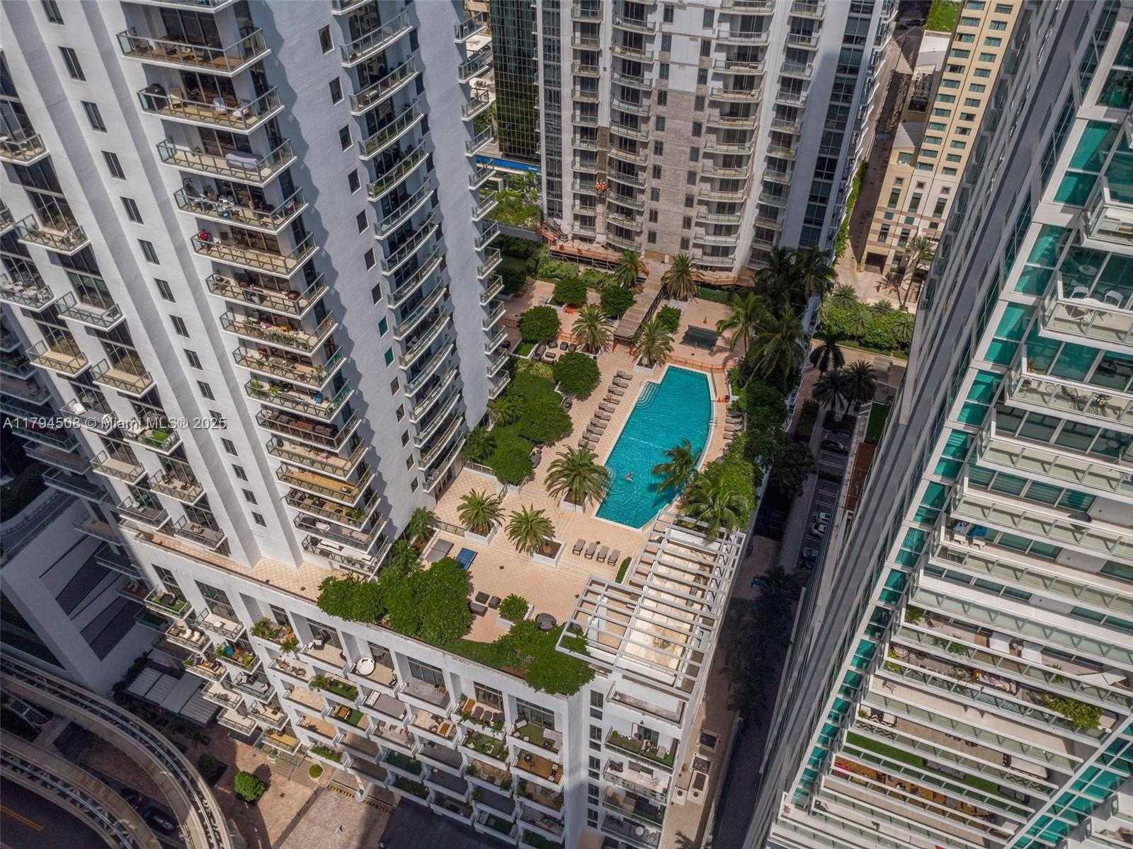 Small Image of 1050 Brickell Ave, Miami, FL 33131, USA Number 41