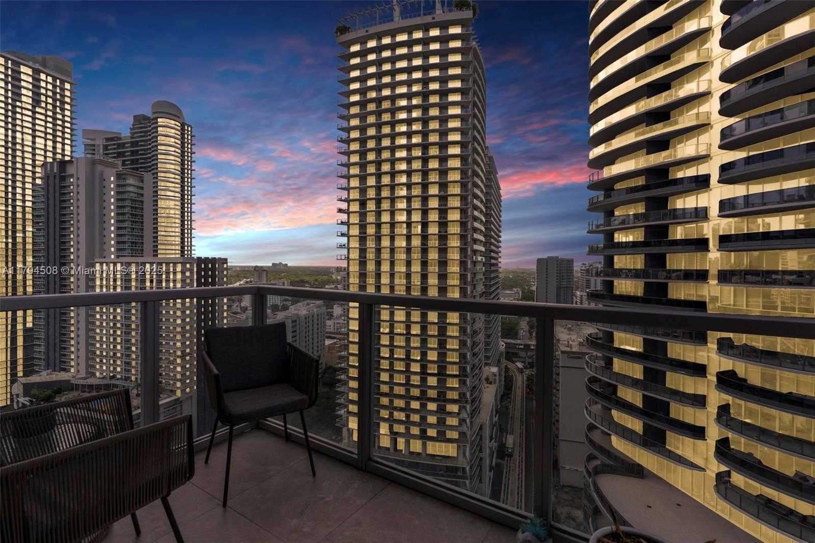 Small Image of 1050 Brickell Ave, Miami, FL 33131, USA Number 42