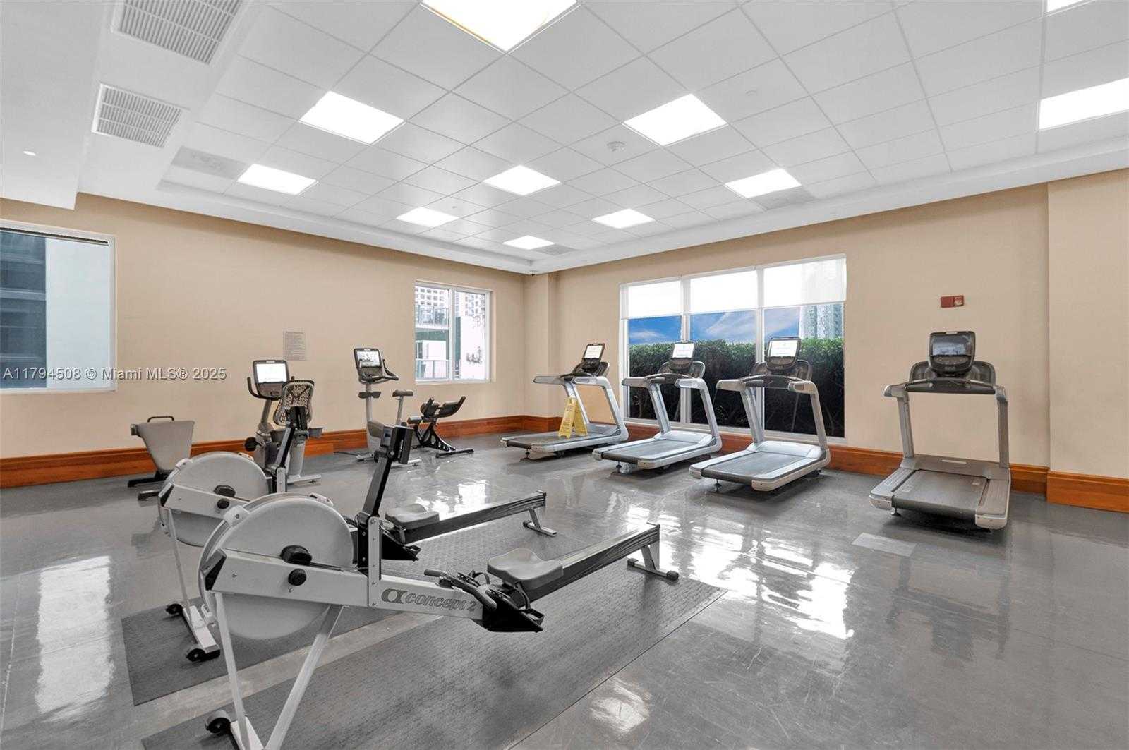 Small Image of 1050 Brickell Ave, Miami, FL 33131, USA Number 43