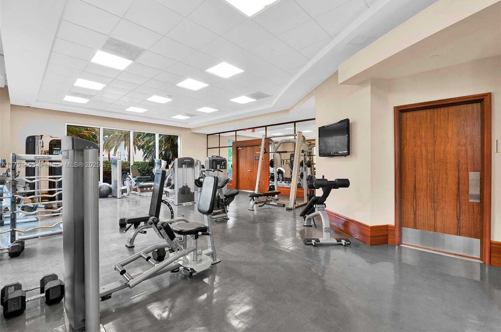 Small Image of 1050 Brickell Ave, Miami, FL 33131, USA Number 44
