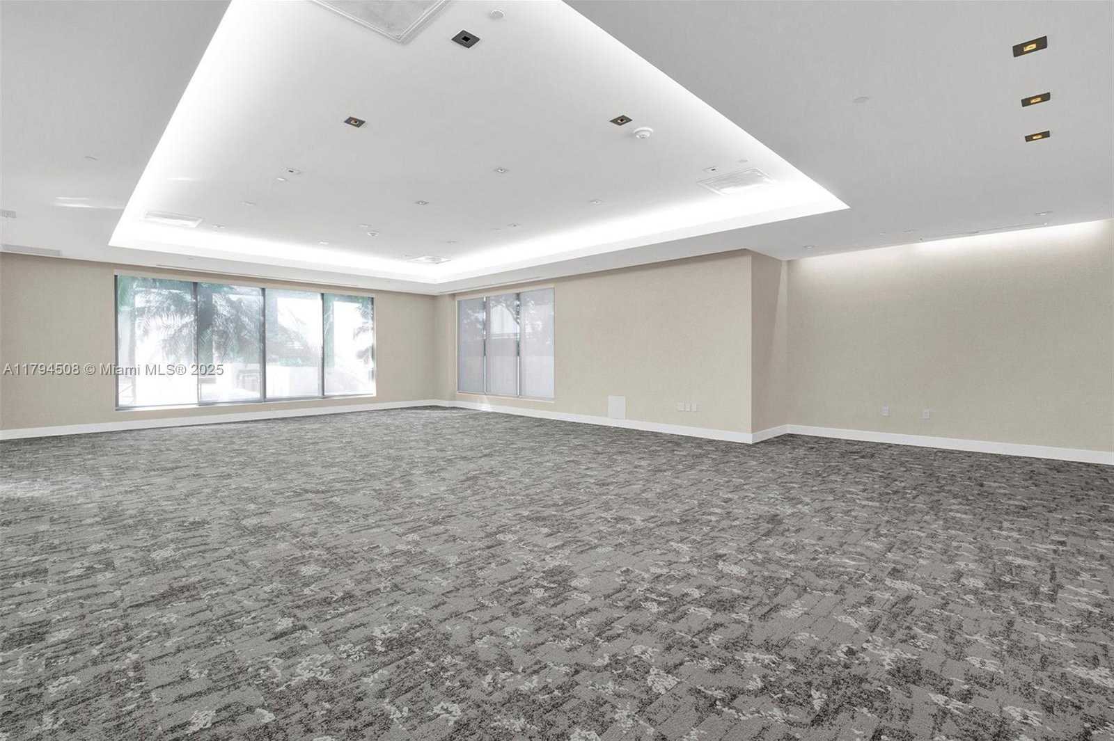 Small Image of 1050 Brickell Ave, Miami, FL 33131, USA Number 45
