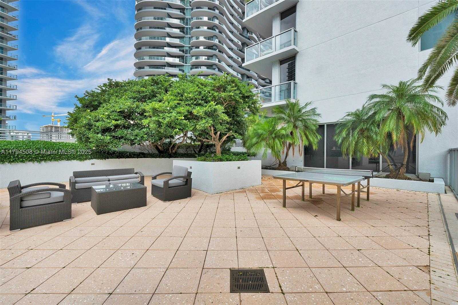 Small Image of 1050 Brickell Ave, Miami, FL 33131, USA Number 49
