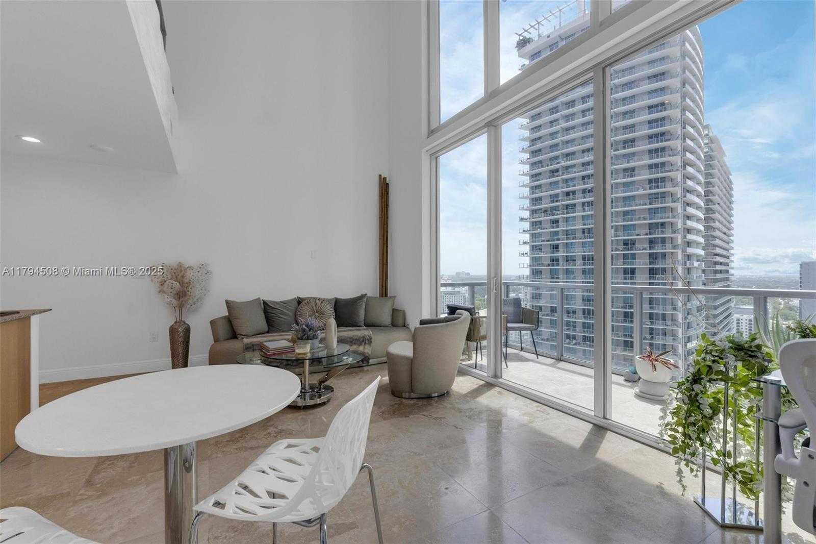 Small Image of 1050 Brickell Ave, Miami, FL 33131, USA Number 6