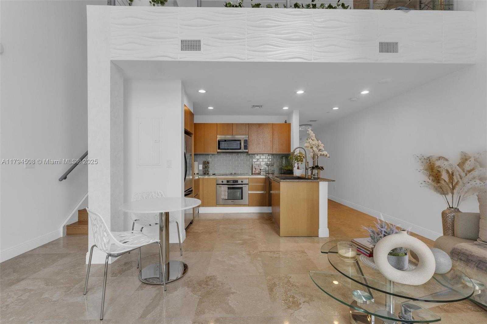 Small Image of 1050 Brickell Ave, Miami, FL 33131, USA Number 8