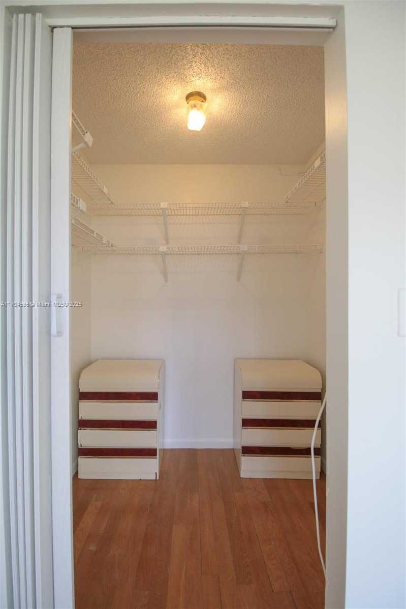 Small Image of 16919 NORTH BAY RD #505, Sunny Isles Beach Number 10