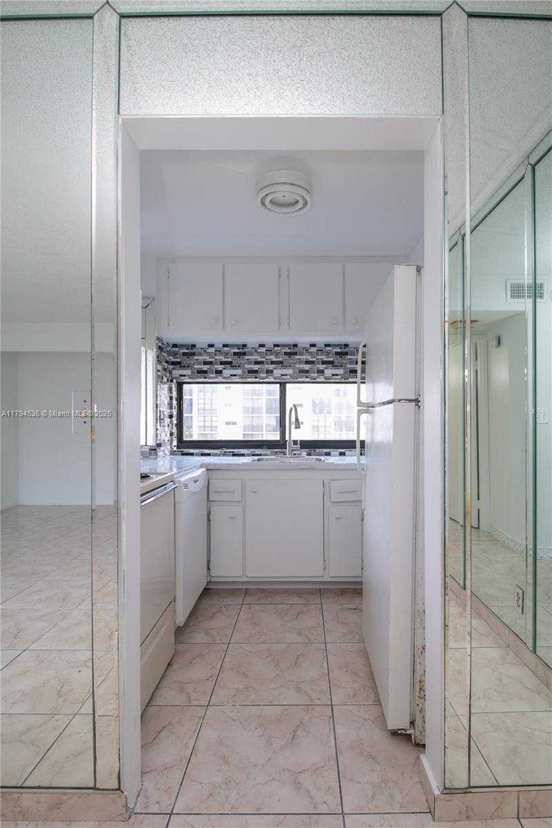 Small Image of 16919 NORTH BAY RD #505, Sunny Isles Beach Number 7