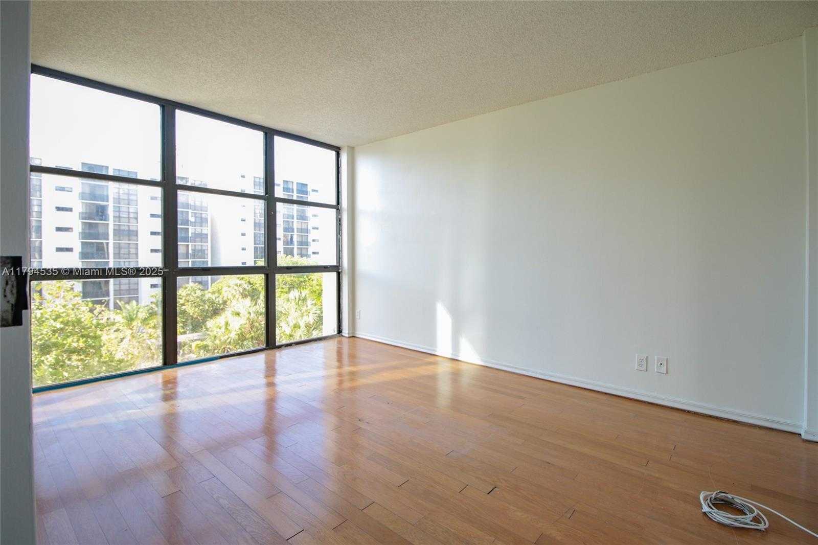 Small Image of 16919 NORTH BAY RD #505, Sunny Isles Beach Number 9
