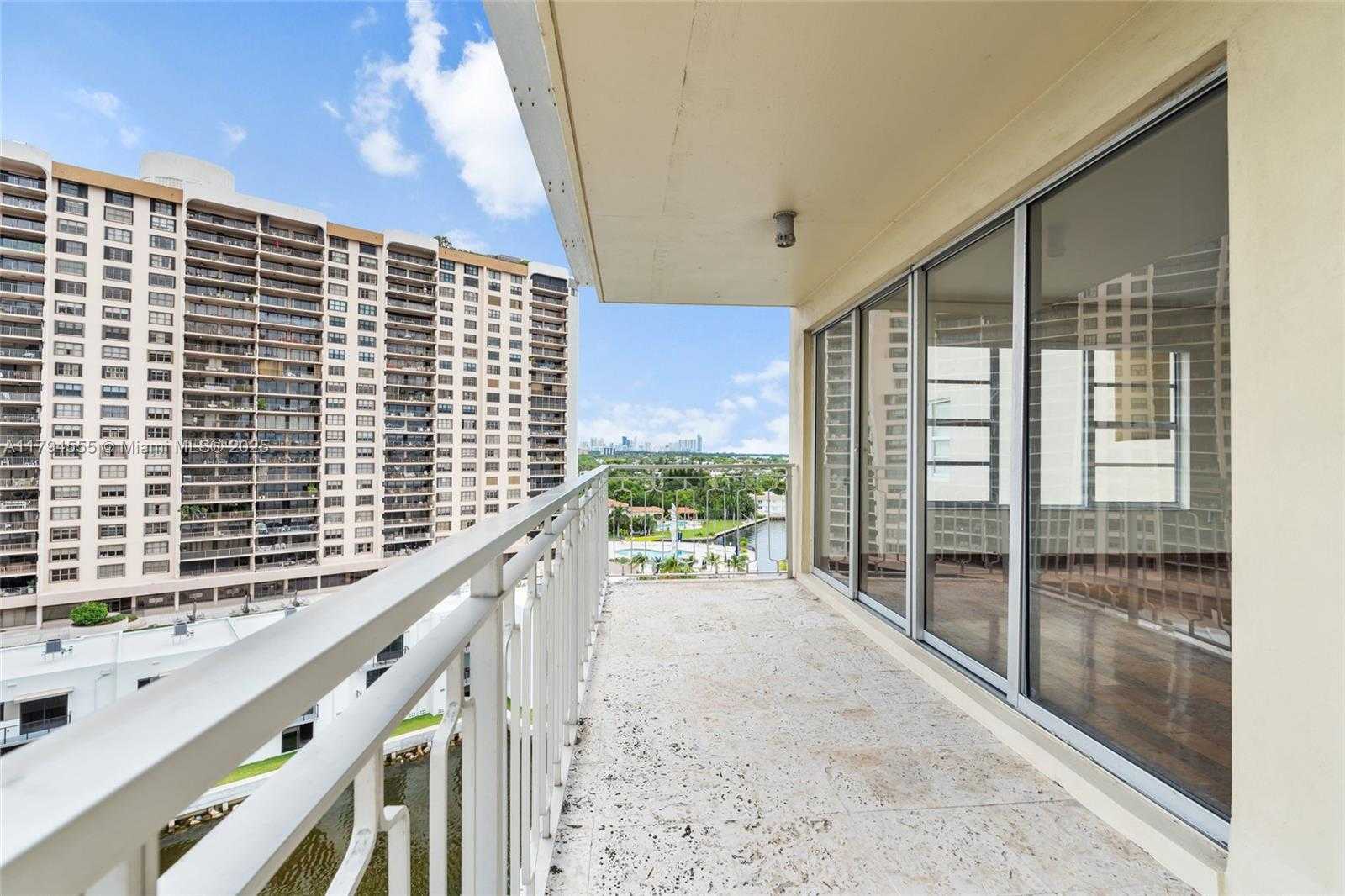 Small Image of 11111 BISCAYNE BLVD #10H, Miami Number 12