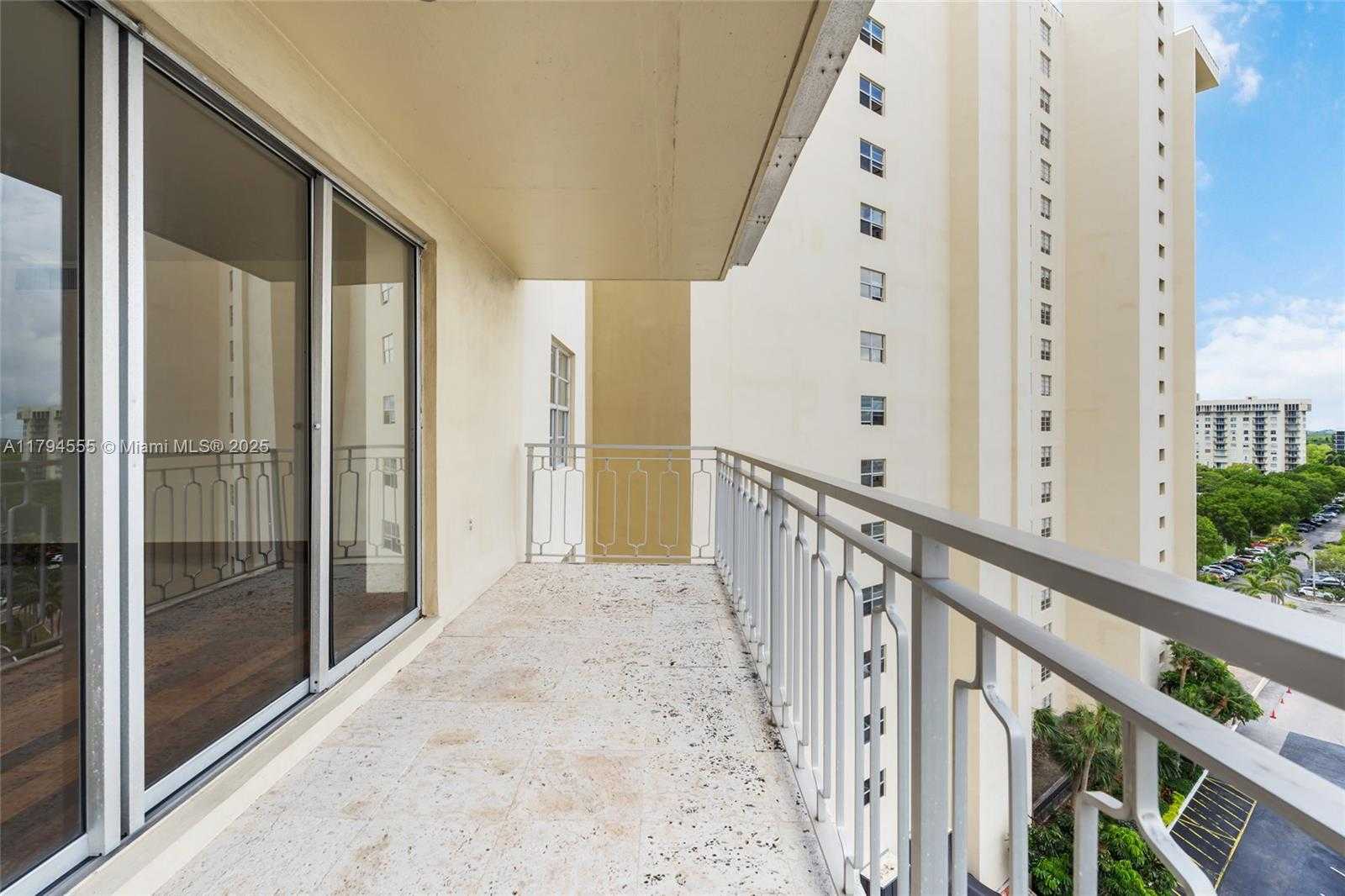Small Image of 11111 BISCAYNE BLVD #10H, Miami Number 13
