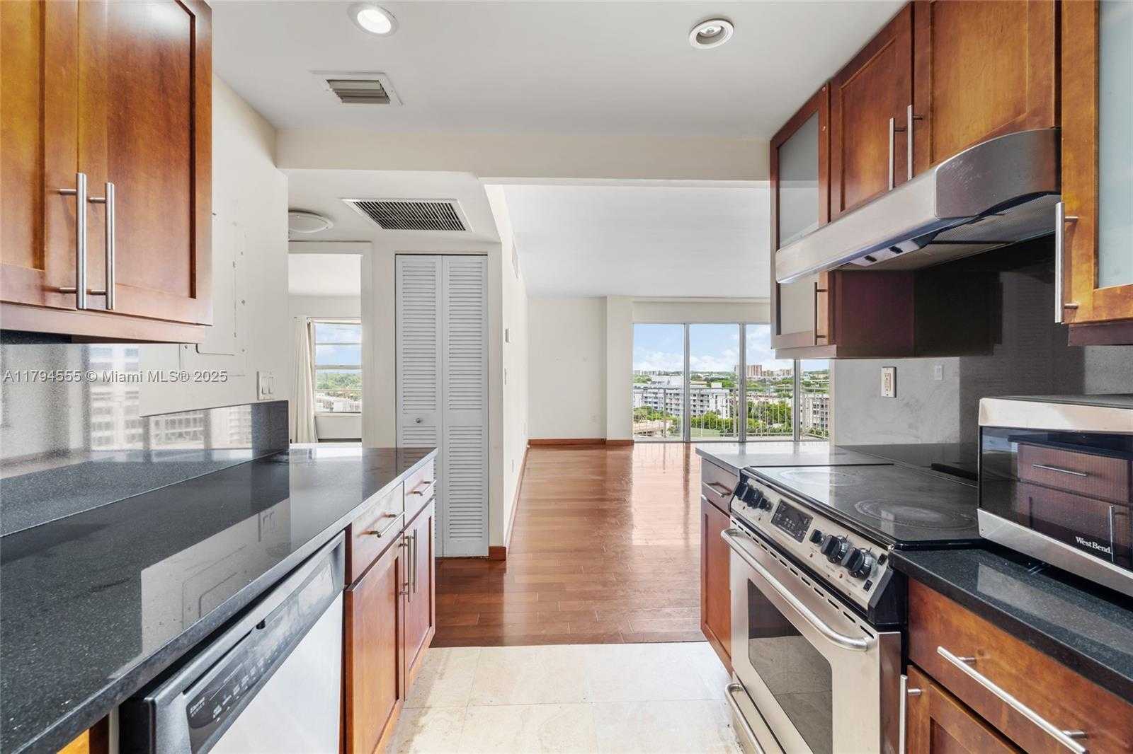 Small Image of 11111 BISCAYNE BLVD #10H, Miami Number 2