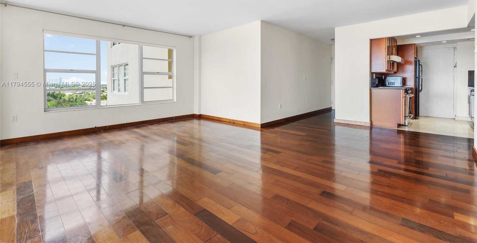 Small Image of 11111 BISCAYNE BLVD #10H, Miami Number 3